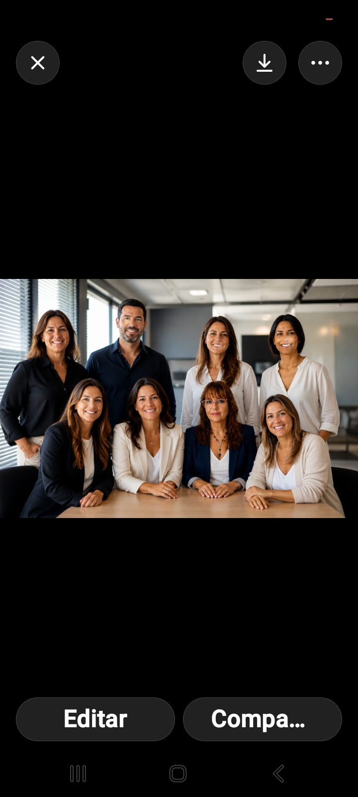Equipo de profesionales colaborando en una reunión